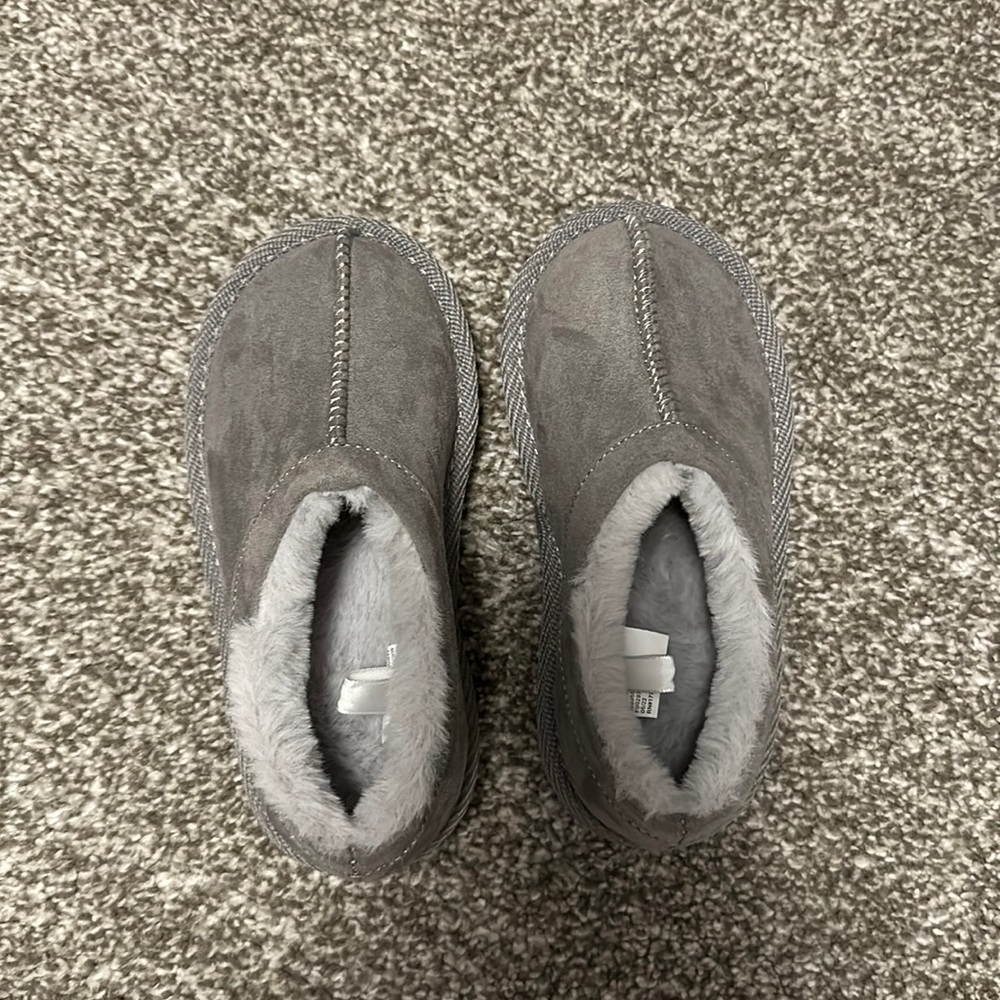Target boys slippers size 9